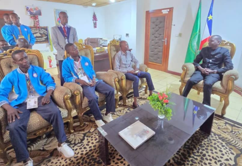 La fédération centrafricaine de Full Contact Kick-Boxing présente les médailles du championnat régional au Doneng Wanzoumon